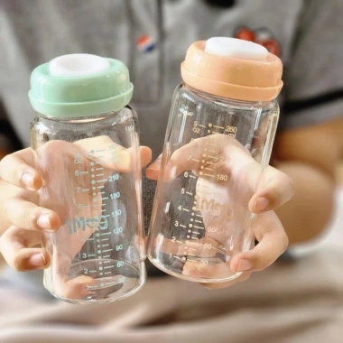 Bình Trữ Sữa Thủy Tinh COMI 260ml Xanh và Hồng – An Toàn, Giá 95.000₫