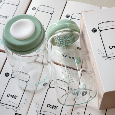 Bình Trữ Sữa Thủy Tinh COMI 260ml Xanh và Hồng – An Toàn, Giá 95.000₫ 10 Bình Trữ Sữa Thủy Tinh COMI 260ml Xanh và Hồng – An Toàn, Giá 95.000₫ 10