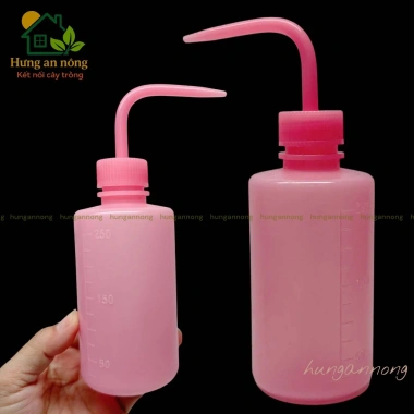 Bình tưới cây vòi cong nhựa nhiều màu, vạch chia dung tích 250ml-500ml, chỉ 15.000 VND