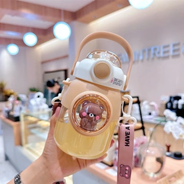 Bình Uống Nước 820ml Màu Nâu Họa Tiết Dễ Thương, Ống Hút Silicon, Giá 94.900₫