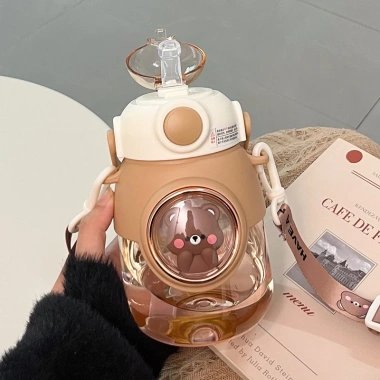 Bình Uống Nước 820ml Màu Nâu Họa Tiết Dễ Thương, Ống Hút Silicon, Giá 94.900₫