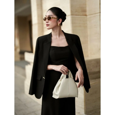 Blazer cổ tàu cách tân NHUN N186 dáng suông cổ ve nửa bổ mí - sang trọng, chỉ 390.000₫ 4 Blazer cổ tàu cách tân NHUN N186 dáng suông cổ ve nửa bổ mí - sang trọng, chỉ 390.000₫ 4