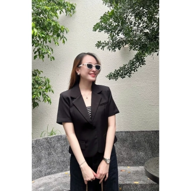 Blazer Cộc Tay 2 Lớp Lót Habutai Mát, Form Chuẩn, Dáng Đẹp – Giá 345.000₫ 3