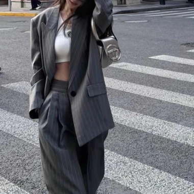 Blazer Nữ Kẻ Sọc Tay Dài Có Lót, Kèm Quần Suông Rộng - Trẻ Trung Sang Trọng, Giá 400.200 VND