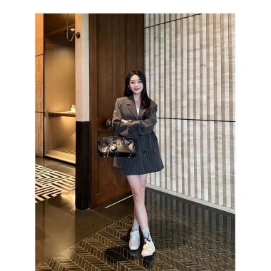 Blazer Nữ và Áo Khoác Kèm Chân Váy Ngắn Chất Vải Kẻ Hàn Quốc Cao Cấp - Giá 322.000₫
