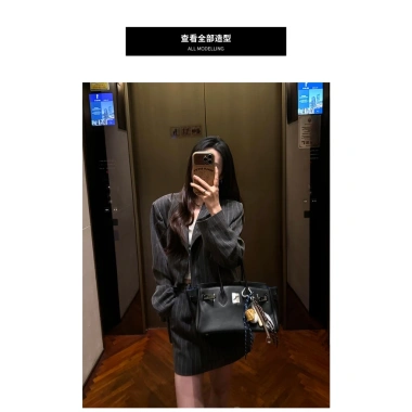 Blazer Nữ và Áo Khoác Kèm Chân Váy Ngắn Chất Vải Kẻ Hàn Quốc Cao Cấp - Giá 322.000₫