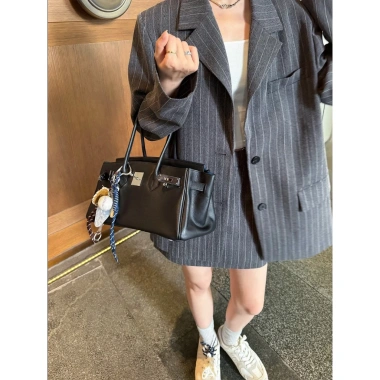 Blazer Nữ và Áo Khoác Kèm Chân Váy Ngắn Chất Vải Kẻ Hàn Quốc Cao Cấp - Giá 322.000₫