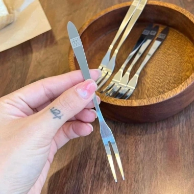 Bộ 10 Dĩa Ăn Hoa Quả Thép Không Gỉ 2 Răng – Dễ Vệ Sinh, Giá Tiết Kiệm 37.000đ