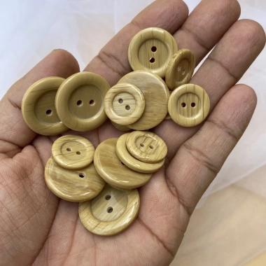 Bộ 10 Nút vân gỗ nhựa bóng - Trang trí handmade, kết áo, giá ưu đãi 15.000 VND Bộ 10 Nút vân gỗ nhựa bóng - Trang trí handmade, kết áo, giá ưu đãi 15.000 VND