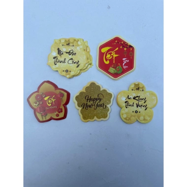Bộ 100 Tag Hoa Trang Trí Giỏ Quà Tết 6x7cm - 50 Mẫu Không Keo Giá 29.599đ