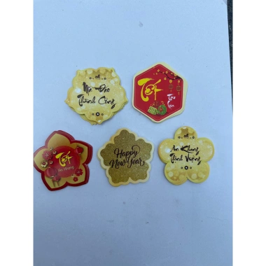 Bộ 100 Tag Hoa Trang Trí Giỏ Quà Tết 6x7cm - 50 Mẫu Không Keo Giá 29.599đ