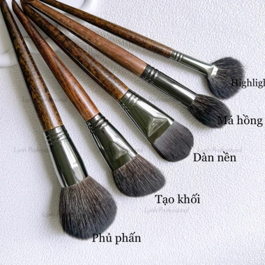 Bộ 14 cọ lông thú LYNH PROFESSIONAL - túi lưới, mềm mịn, bám phấn, chỉ 290.000₫ 5 Bộ 14 cọ lông thú LYNH PROFESSIONAL - túi lưới, mềm mịn, bám phấn, chỉ 290.000₫ 5