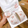Bộ 2 bát gấu sứ cho bé và 2 thìa, thiết kế ngẫu nhiên, giá ưu đãi 41.000₫