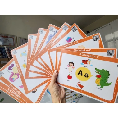 Bộ 26 chữ cái kèm từ vựng + file nghe, Khổ A5 in bìa bền, giá ưu đãi 60.000₫ Bộ 26 chữ cái kèm từ vựng + file nghe, Khổ A5 in bìa bền, giá ưu đãi 60.000₫