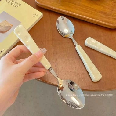 Bộ 3 Món Dĩa Thìa Dao Hình Phô Mai - Đồ Ăn Trái Cây Nĩa Súp Màu Kem Sang Trọng, Giá 29.900₫