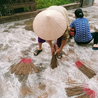 Bó 50 nén Nhang Trầm Hương Thái Bình 38cm Thủ Công Không Hóa Chất An Toàn - 17.000₫ 8