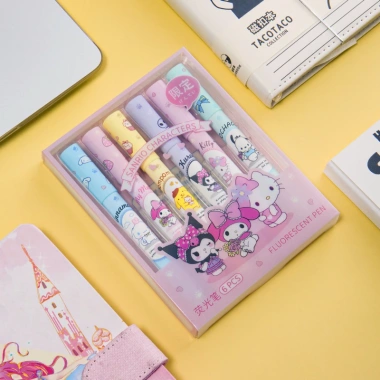 Bộ 6 bút dạ quang Kuromi Melody Cinnamoroll Kitty Pochacco Hangyodon - 31.000đ