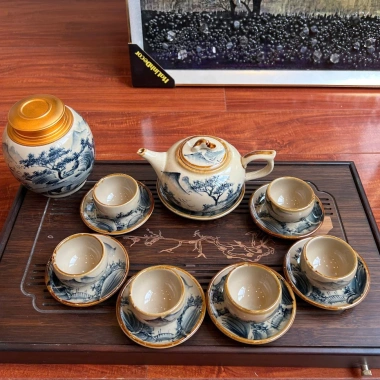 Bộ ấm chén Bát Tràng cao cấp men hoàng tộc, vẽ tay sơn thuỷ, ấm trà giả cổ sang trọng – giảm còn 750.000₫