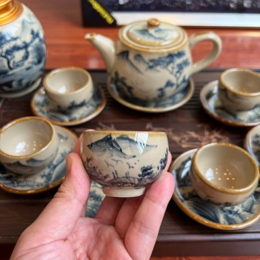 Bộ ấm chén Bát Tràng cao cấp men hoàng tộc, vẽ tay sơn thuỷ, ấm trà giả cổ sang trọng – giảm còn 750.000₫