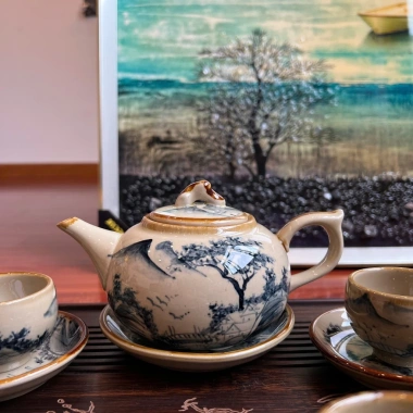 Bộ ấm chén Bát Tràng cao cấp men hoàng tộc, vẽ tay sơn thuỷ, ấm trà giả cổ sang trọng – giảm còn 750.000₫