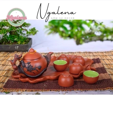 Bộ ấm chén Bát Tràng đắp nổi khay lá sen sang trọng, giá ưu đãi 430.000 VND