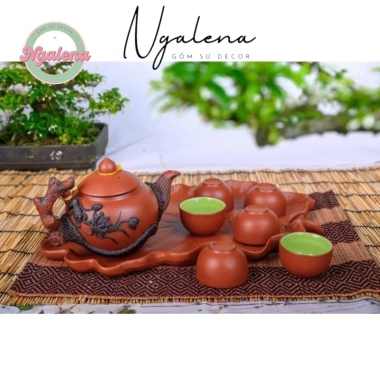 Bộ ấm chén Bát Tràng đắp nổi khay lá sen sang trọng, giá ưu đãi 430.000 VND