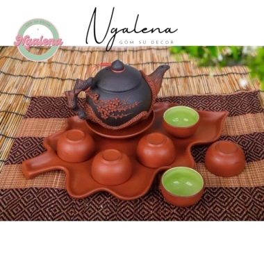 Bộ ấm chén Bát Tràng đắp nổi khay lá sen sang trọng, giá ưu đãi 430.000 VND