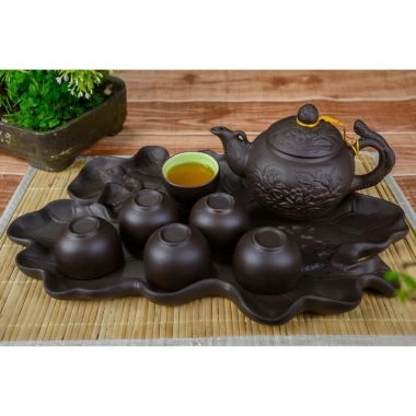 Bộ ấm chén Bát Tràng đắp nổi khay lá sen sang trọng, giá ưu đãi 430.000 VND