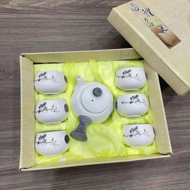Bộ ấm chén gốm sứ 6 chén sang trọng - Giá ưu đãi 95.000₫, chất lượng cao cho trà