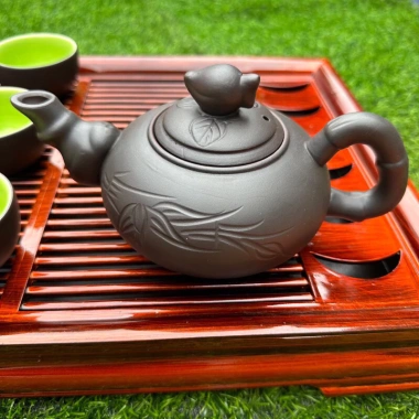 Bộ ấm chén gốm sứ tử sa Bát Tràng màu đen 1 ấm và 6 chén lòng xanh Giá ưu đãi 165.000 VND 6