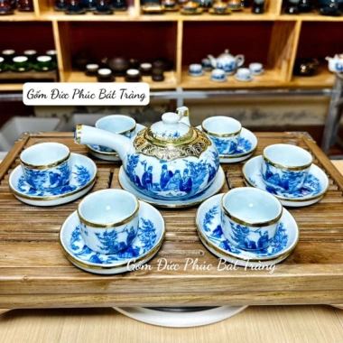 Bộ Ấm Chén Trà Men Lam Hoạ Tiết Trúc Lâm Thất Hiền Tay Cầm Ngang, Bọc Đồng, Gốm Bát Tràng, Giá ưu đãi 300.000₫