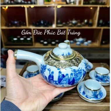 Bộ Ấm Chén Trà Men Lam Hoạ Tiết Trúc Lâm Thất Hiền Tay Cầm Ngang, Bọc Đồng, Gốm Bát Tràng, Giá ưu đãi 300.000₫
