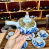 Bộ Ấm Chén Trà Men Lam Hoạ Tiết Trúc Lâm Thất Hiền Tay Cầm Ngang, Bọc Đồng, Gốm Bát Tràng, Giá ưu đãi 300.000₫ 10