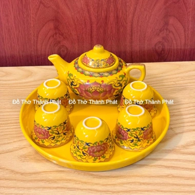 Bộ ấm chén vàng gấm thờ Thần Tài - ấm trà phong thủy sang trọng, giảm giá 22% chỉ 240.000₫ 3 Bộ ấm chén vàng gấm thờ Thần Tài - ấm trà phong thủy sang trọng, giảm giá 22% chỉ 240.000₫ 3