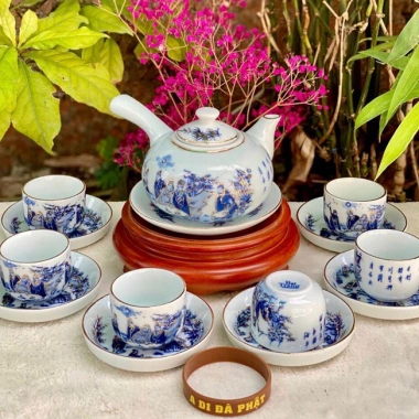 Bộ ấm trà men lam Trúc Lâm Thất Hiền vẽ vàng: sang trọng, giá ưu đãi 1,250,000₫