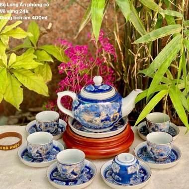 Bộ ấm trà men lam Trúc Lâm Thất Hiền vẽ vàng: sang trọng, giá ưu đãi 1,250,000₫ 5 Bộ ấm trà men lam Trúc Lâm Thất Hiền vẽ vàng: sang trọng, giá ưu đãi 1,250,000₫ 5