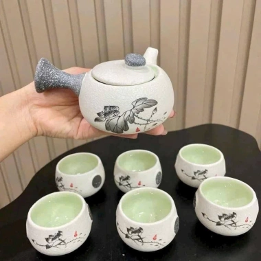 Bộ ấm trà sứ hoa sen - 6 chén gốm, hộp túi tặng biếu, ưu đãi 99.000 VND