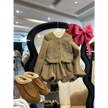 Bộ Áo Dạ Lông Khuy Bọc Cổ Tròn Mix Chân Váy Bí 2 Màu Siêu Xinh Đồ Tết 475k 6 Bộ Áo Dạ Lông Khuy Bọc Cổ Tròn Mix Chân Váy Bí 2 Màu Siêu Xinh Đồ Tết 475k 6