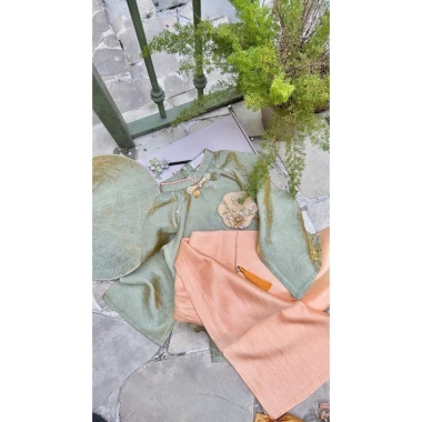 Bộ áo dài bé gái CÁT TƯỜNG màu cốm - áo dài Tết 2.026, giá 295k - nhà Cam C25.836