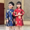 Bộ Áo Dài Tết Gấm FBABY 2 Lớp Vân Thỏ cho Bé Trai & Bé Gái – Chất liệu cao cấp, Giá ưu đãi 385.000đ