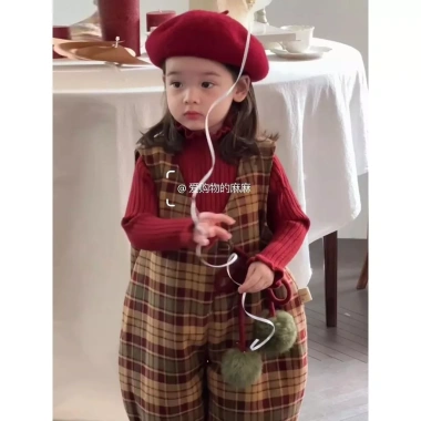 Bộ áo liền quần len kẻ sọc Giáng sinh bé gái Hàn Quốc 2 mảnh dệt kim giảm giá