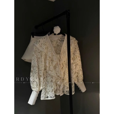 Bộ áo ren bèo và quần váy siêu đẹp, thích hợp đi chơi, đi làm, sang chảnh, giá giảm còn 460.000 VNĐ 4