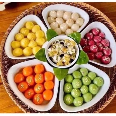 Bộ bát đĩa hoa mai 5 cánh và khay mây dày đẹp, chất lượng cao, giảm còn 110.000₫