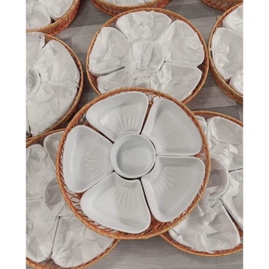 Bộ bát đĩa hoa mai 5 cánh và khay mây dày đẹp, chất lượng cao, giảm còn 110.000₫