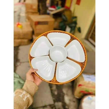 Bộ bát đĩa hoa mai 5 cánh và khay mây dày đẹp, chất lượng cao, giảm còn 110.000₫