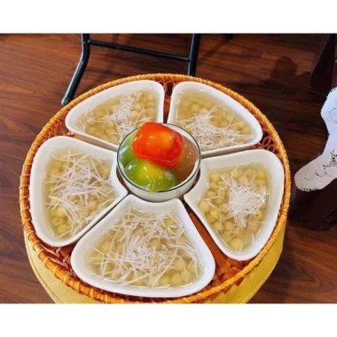 Bộ bát đĩa hoa mai 5 cánh và khay mây dày đẹp, chất lượng cao, giảm còn 110.000₫
