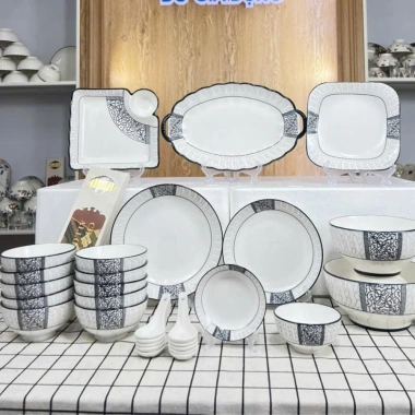 Bộ bát đĩa họa tiết viền kẻ GIÁ LẺ 30.000đ Đầy đủ món, chất lượng cao, giá chỉ 36.300đ