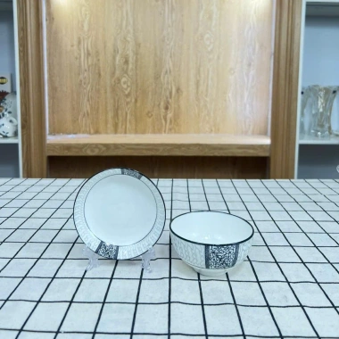 Bộ bát đĩa họa tiết viền kẻ GIÁ LẺ 30.000đ Đầy đủ món, chất lượng cao, giá chỉ 36.300đ