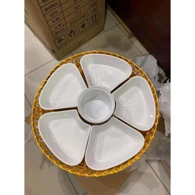 Bộ bát đĩa sứ hoa mai kèm khay mây - Đồ thờ cúng sang trọng, giá chỉ 160k