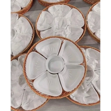 Bộ bát đĩa sứ hoa mai kèm khay mây - Đồ thờ cúng sang trọng, giá chỉ 160k 5 Bộ bát đĩa sứ hoa mai kèm khay mây - Đồ thờ cúng sang trọng, giá chỉ 160k 5